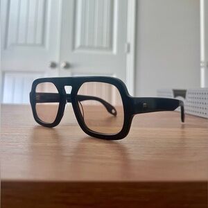 Elisa Johnson Jane Sunglasses in Gloss Black